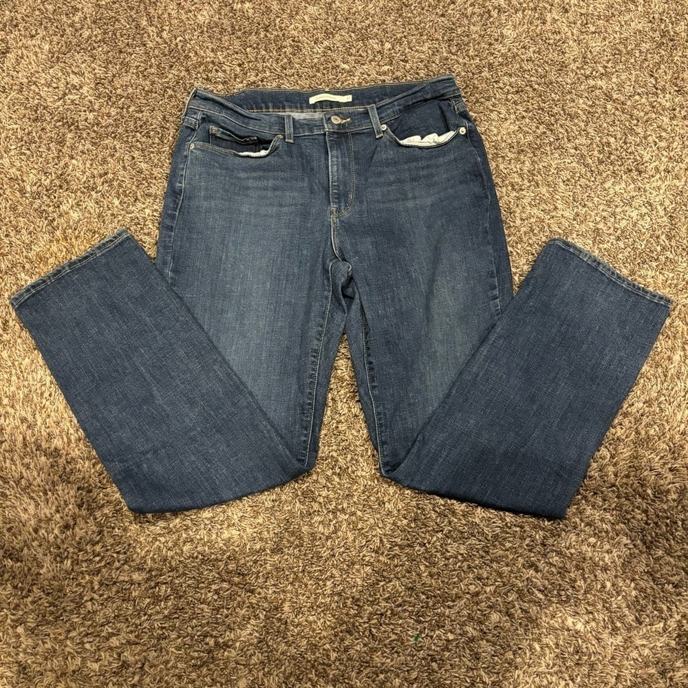 Women’s Levi’s Straight Jeans